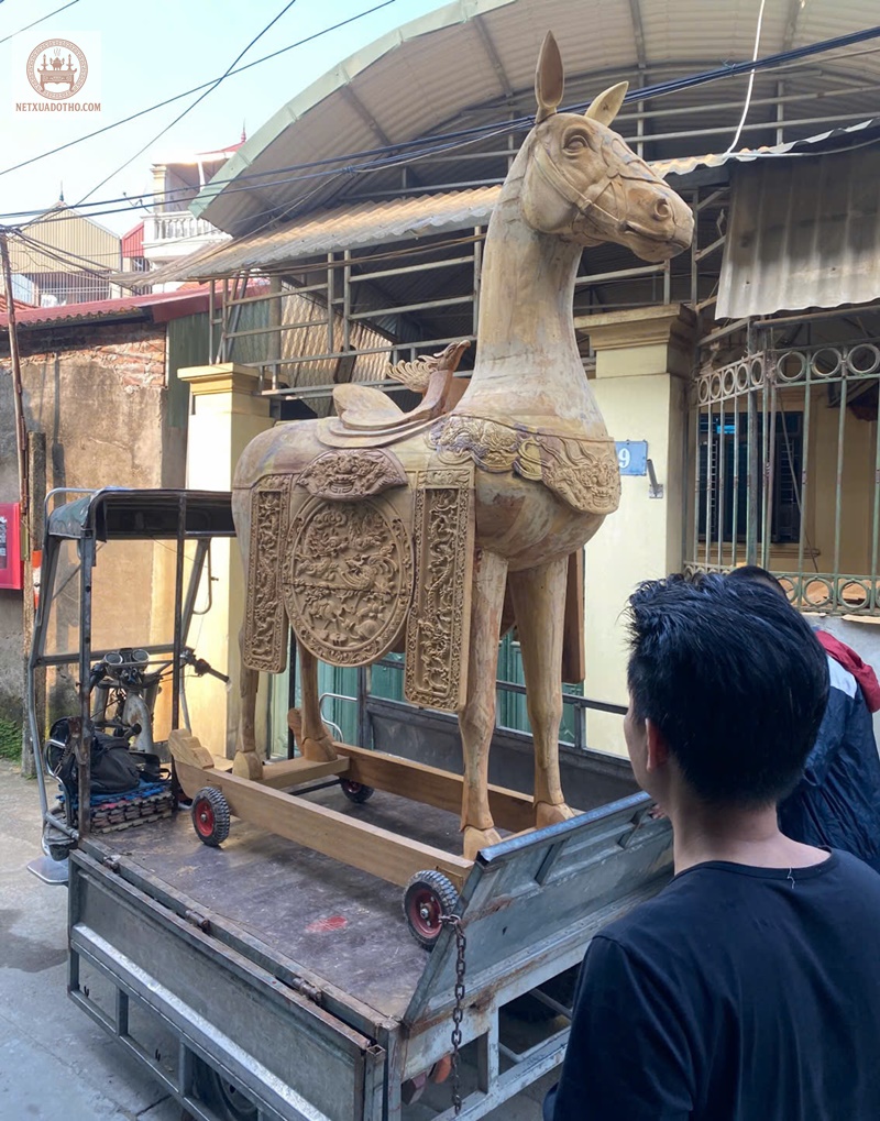 &ocirc;ng ngựa chất liệu gỗ m&iacute;t