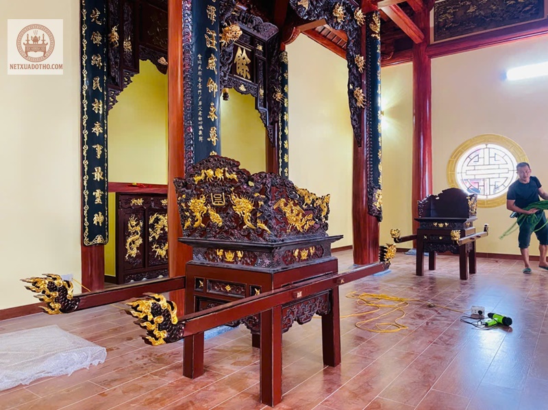 kiệu rước được b&agrave;n giao tại đ&igrave;nh hải dương