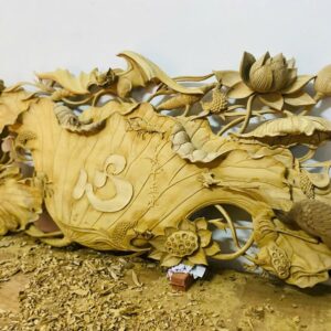 Lá sen đục chữ tâm