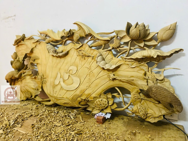 Lá sen đục chữ tâm Lá sen đục chữ tâm