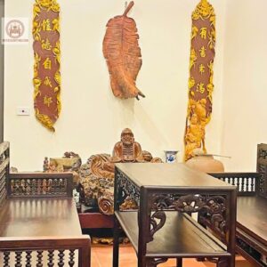 Lá sen đục chữ tâm