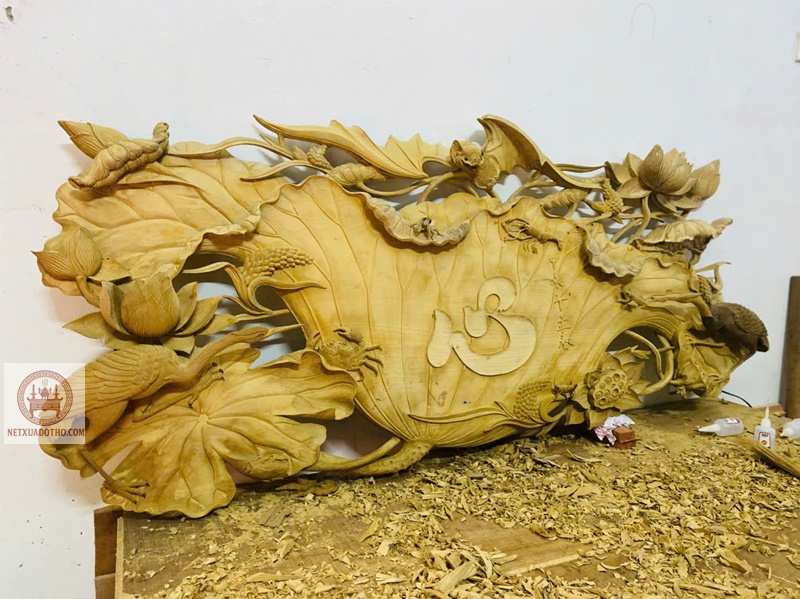 Lá sen đục chữ tâm Lá sen đục chữ tâm