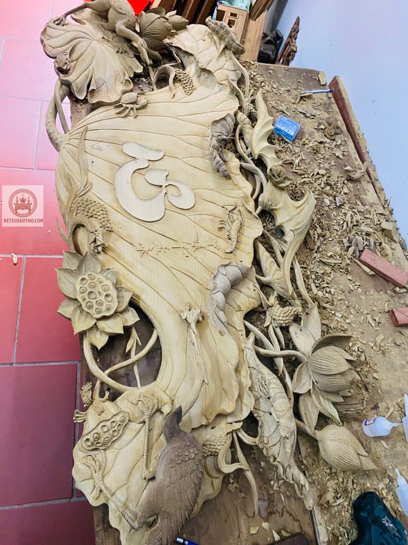 Lá sen đục chữ tâm Lá sen đục chữ tâm