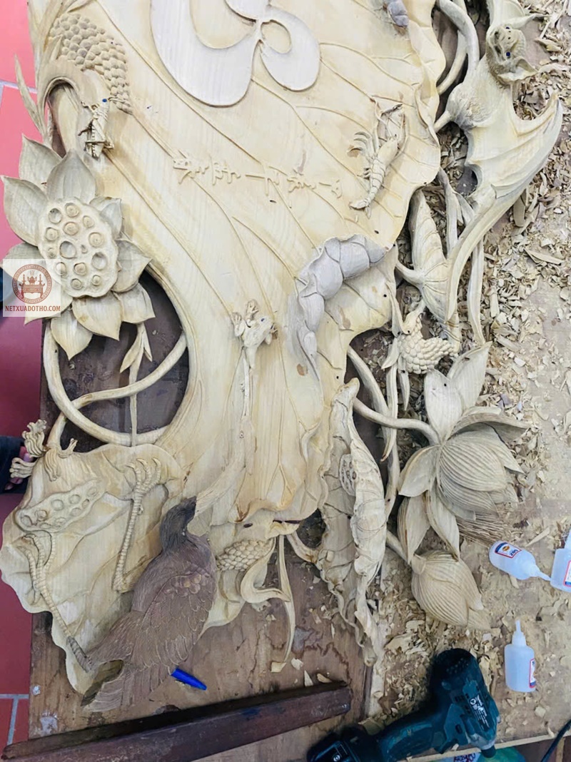 Lá sen đục chữ tâm Lá sen đục chữ tâm