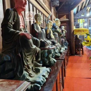 Tượng gỗ thập bát la hán