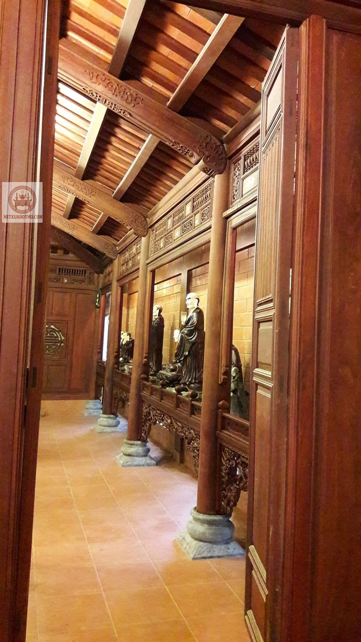 Tượng gỗ thập b&aacute;t la h&aacute;n