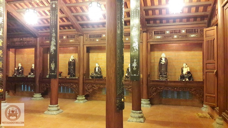 Tượng gỗ thập b&aacute;t la h&aacute;n