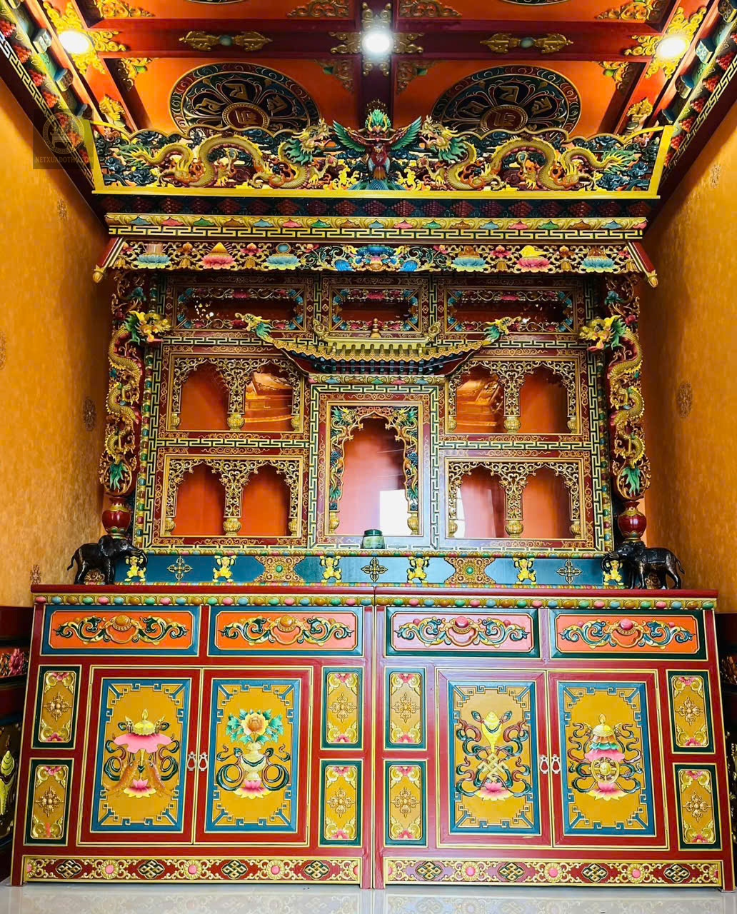 kh&aacute;m thờ mật t&ocirc;ng
